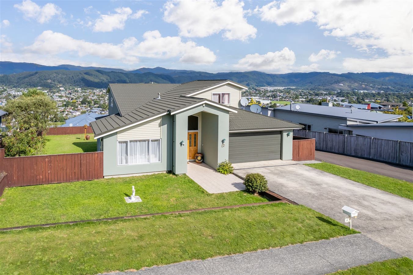 13 Riverstone Drive, Riverstone Terraces, Wellington House Sold on 31