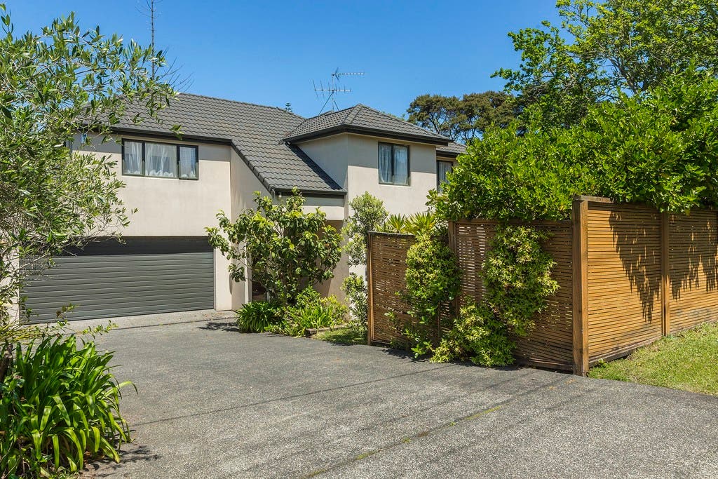 120 Cliff View Dr, Green Bay, Auckland Other Sold on 08 12 2016