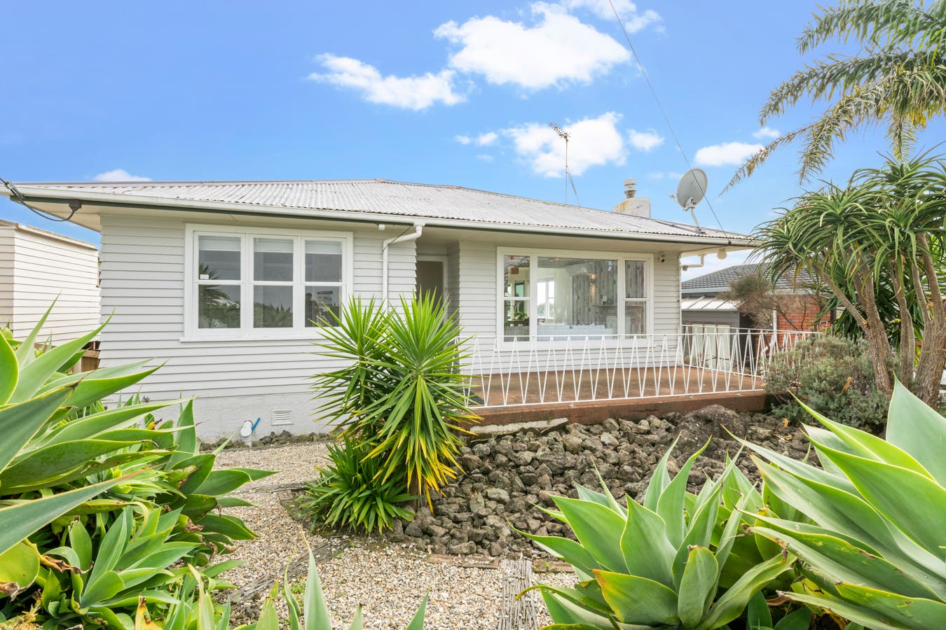 81 Wade River Road, Stanmore Bay, Auckland House Sold on 02 06 2023