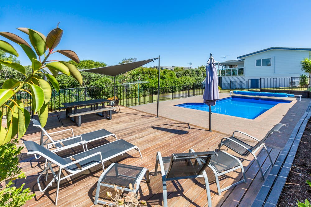 1301 Whangaparaoa Rd, Army Bay, Auckland House Sold on 03 02 2021