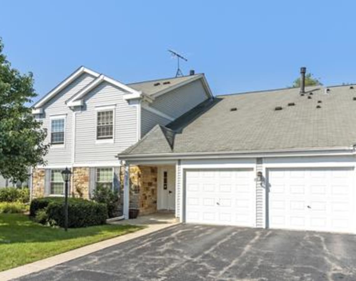 Apt C/1570 Stonehill Court Wheaton IL 60189 Condo Sold on 07 09