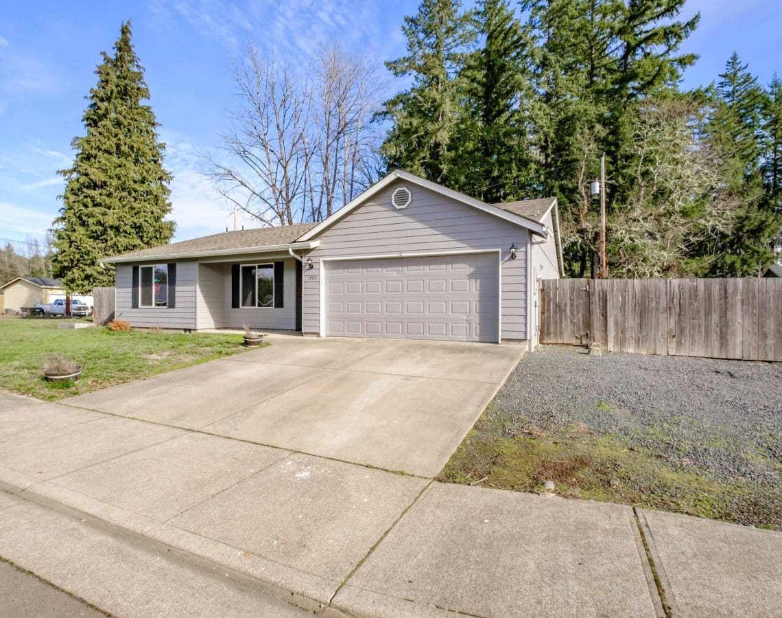 1997 37th Circle Sweet Home OR 97386 SingleFam Sold on 05 04 2023