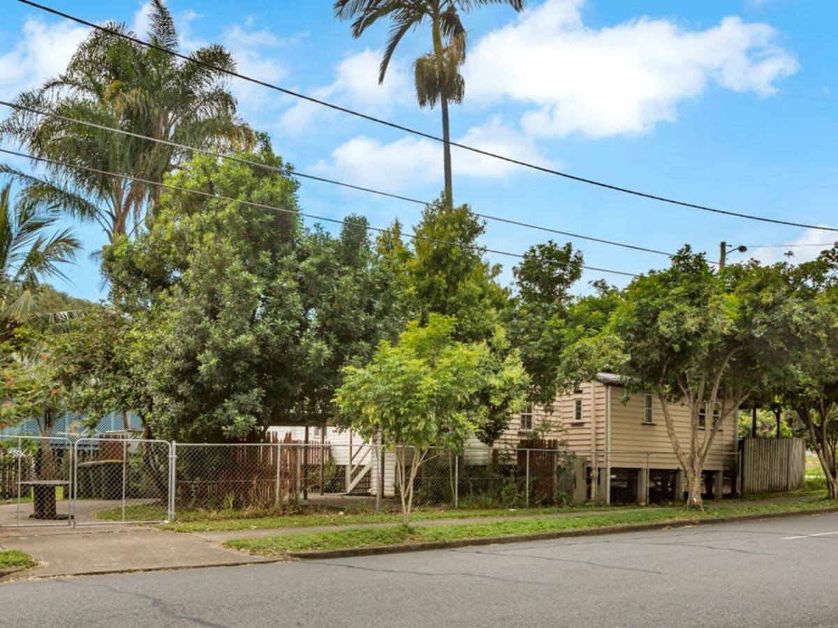 137 Southerden Street, Sandgate, QLD, 4017 House Sold on 16 08 2021