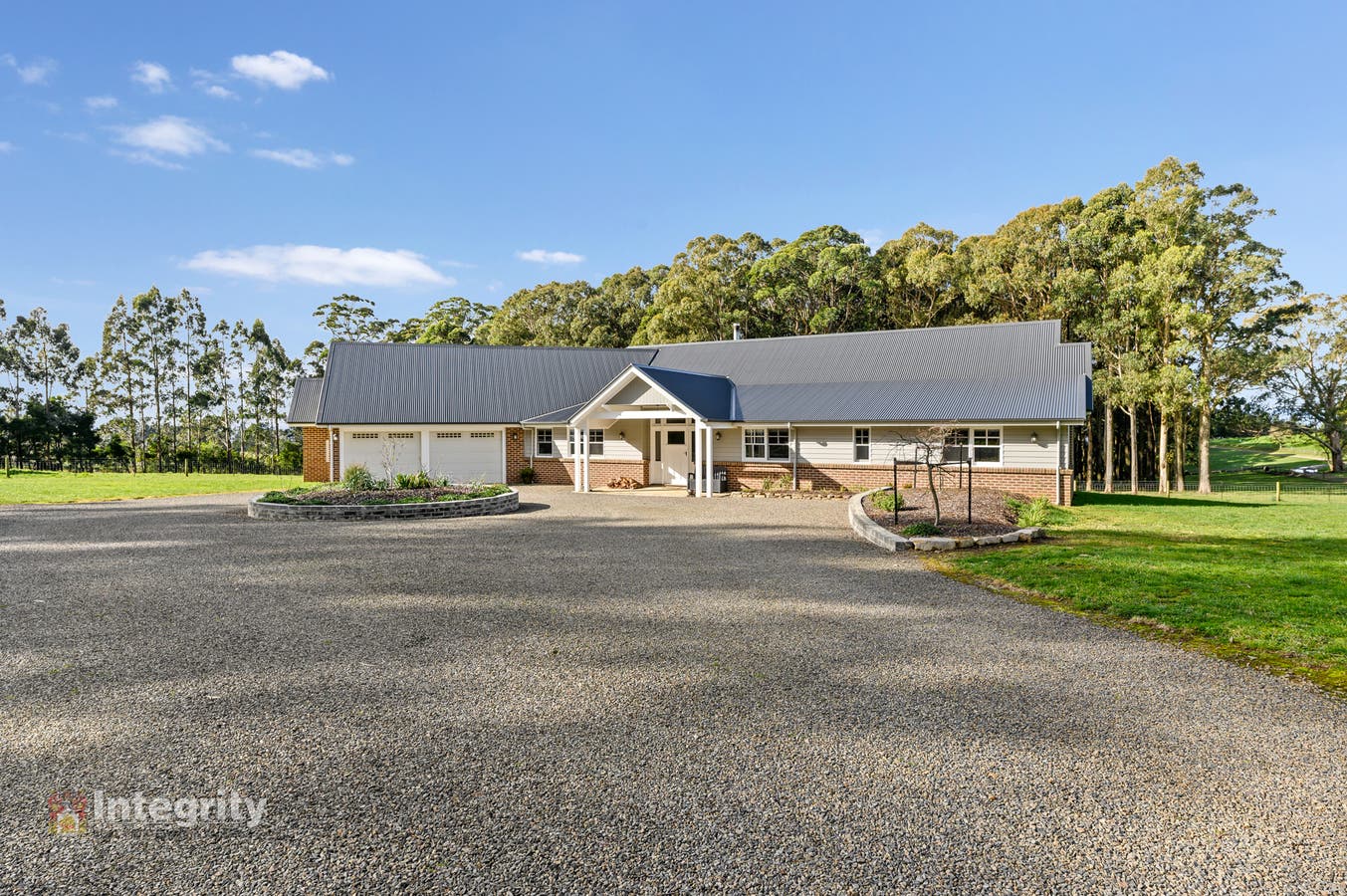 Extons Road, Kinglake Central, VIC, 3757 House Sold on 27 05 2022