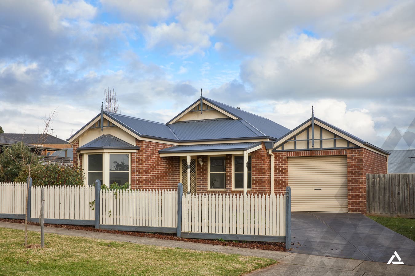 77 Cook St, Drouin, VIC, 3818 House Sold on 20 11 2019 RateMyAgent