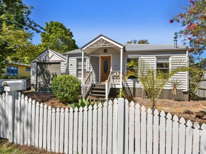 25 Coronation Ave, Golden Beach, QLD, 4551 House Sold on 23 11 2016