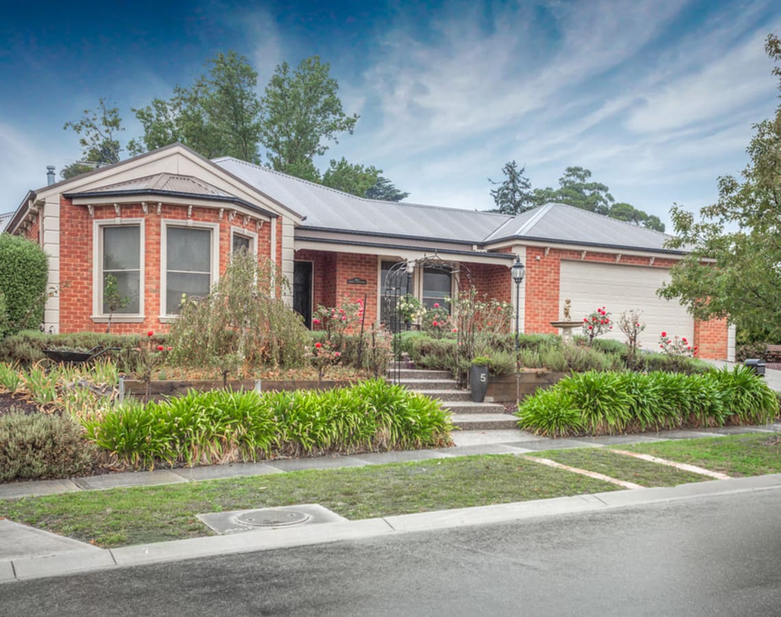 5 Mulgutherie Way, Gisborne, VIC, 3437 House Sold on 02 11 2017