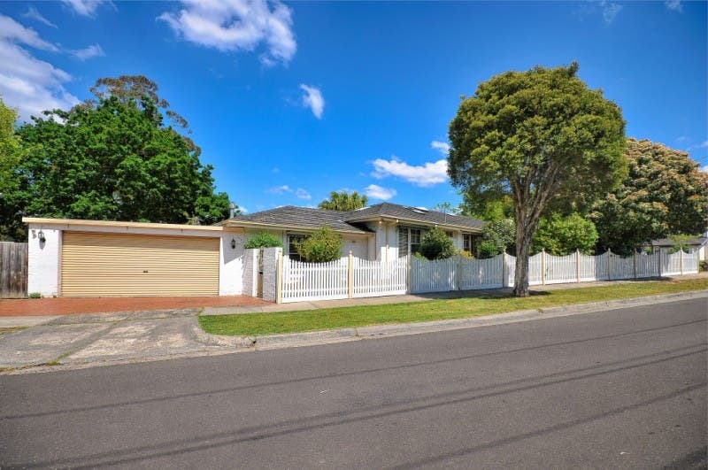 30 Grantley Drive, Glen Waverley, VIC, 3150 House Sold on 23 11 2015